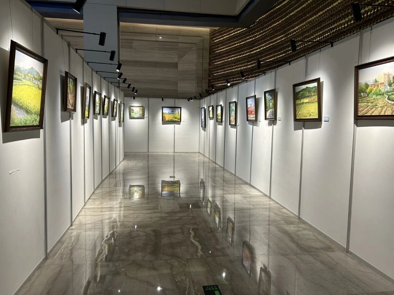 “花炮故里 ‘栗’来很美”上栗县美术作品展开展