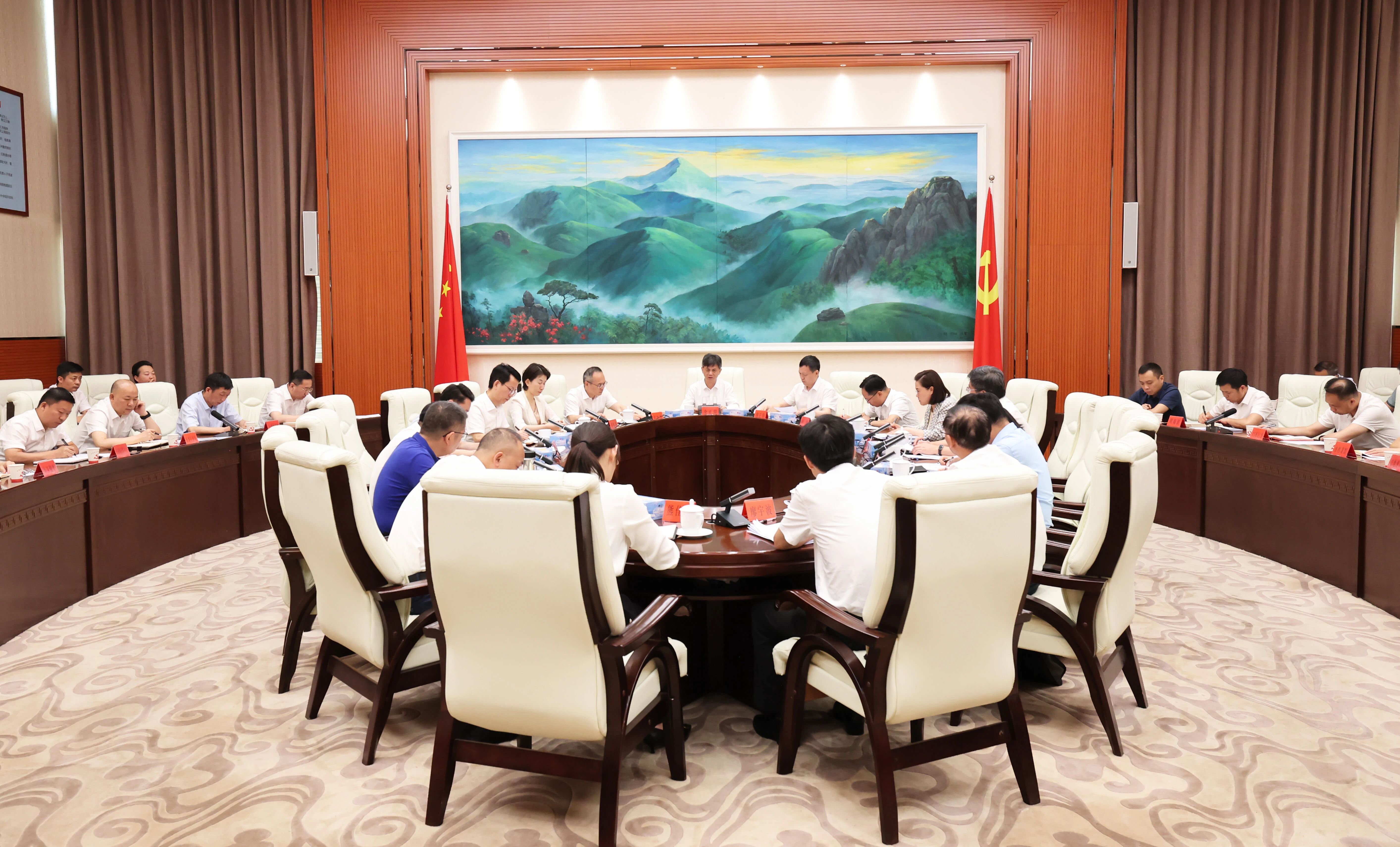 余正琨在省第十七届运动会萍乡市筹备工作推进大会上强调 细化分工 压实责任 办一届“简约、安全、精彩、廉洁”体育盛会